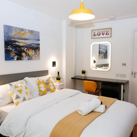 New Luxury Rooms In The Heart Of London Next To Shops, Cafes, Bars & Metro With Shared Bathrooms Extérieur photo